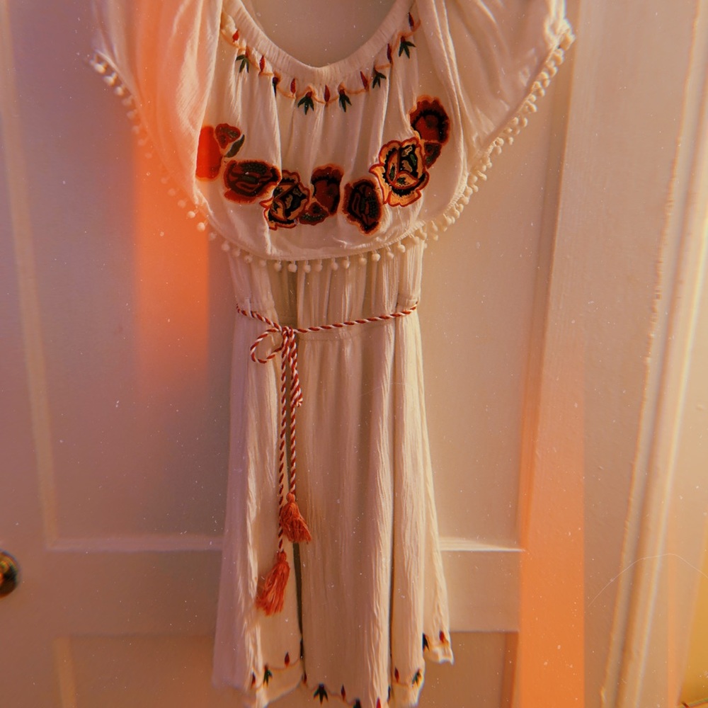 Embroidered flower off the shoulder tie dress